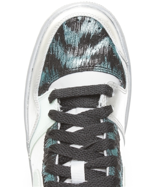 NIKE（ナイキ）の「WMNS COURT FORCE HIGH（スニーカー・レディース・シルバー/ゴールド・23/23.5/24/24.5）」の5枚目の写真