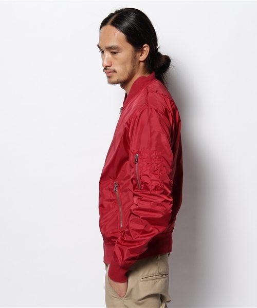 WEGO(ウィゴー)の「MA-1ナイロンブルゾン(ミリタリージャケット・メンズ・ブラック/ライトグレー/レッド・MEDIUM/LARGE)」の4枚目の写真