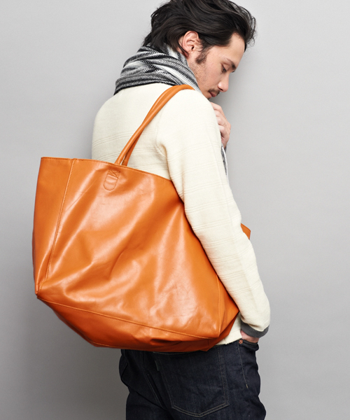 green label relaxing（グリーンレーベルリラクシング）の「レザー HORIZONTAL トートバッグ ◆（トートバッグ・メンズ・ブラック/ブラウン/ダークブラウン/レッド/ネイビー/オリーブ/コバルトブルー/ベージュ/オレンジ・フリー）」の9枚目の写真