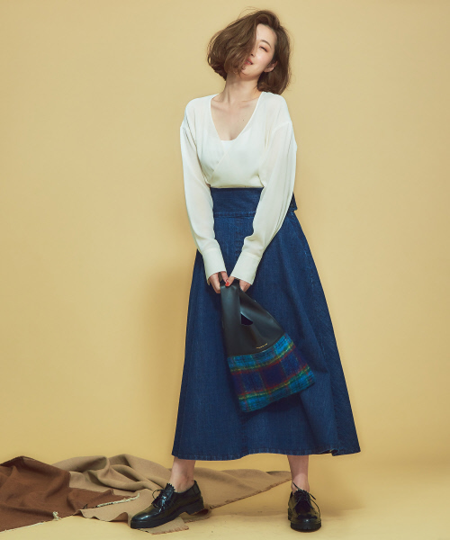 Abahouse Devinette（ドゥヴィネット）の「フレアーデニムスカート（デニムスカート・レディース・ホワイト/ネイビー・36/38/40）」の3枚目の写真