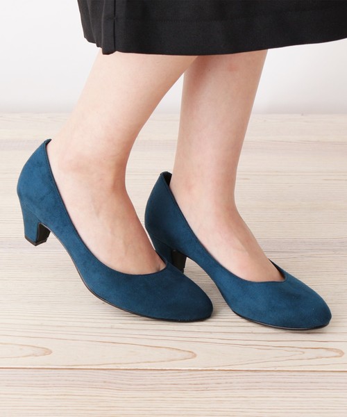 grove（グローブ）の「【5.5センチヒール】ふわっと包まれる、やわここちパンプス(日本製)（パンプス・レディース・ブラック/ベージュ/ダークパープル/ブラウン/グレー/レッド/イエロー/ブルー/グリーン/ブラック系1/ブラック系5・25.0cm/23.5cm/24.5cm/22.5cm/22.0cm/24.0cm/23.0cm）」の16枚目の写真