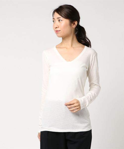 MAJESTIC FILATURES（マジェスティックフィラチュール）の「MAJESTIC FILATURES 深Vネックプルオーバー（Tシャツ/カットソー・レディース・グレー/アイボリー・1）」の2枚目の写真