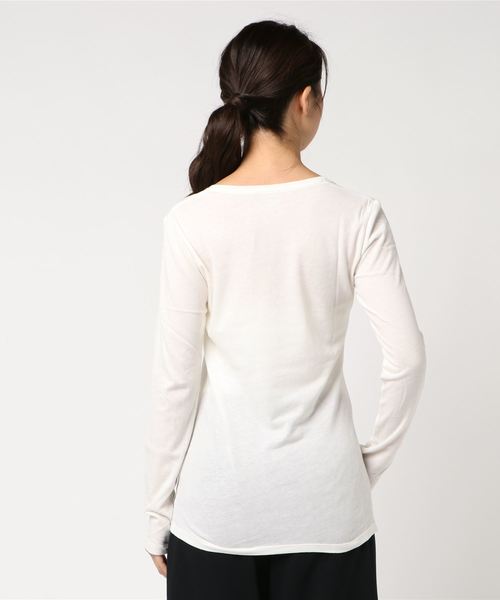 MAJESTIC FILATURES（マジェスティックフィラチュール）の「MAJESTIC FILATURES 深Vネックプルオーバー（Tシャツ/カットソー・レディース・グレー/アイボリー・1）」の4枚目の写真