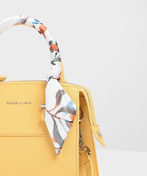 CHARLES & KEITH（チャールズ & キース）の「スカーフラップド トップ