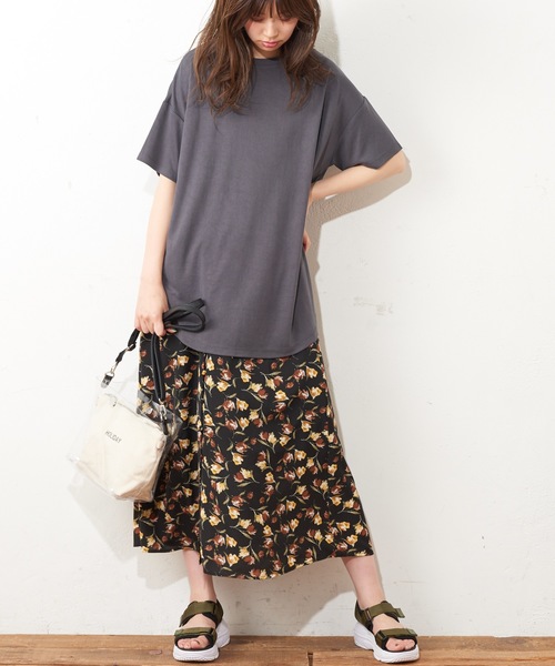 natural couture（ナチュラルクチュール）の「ボートネックモダールTシャツ（Tシャツ/カットソー・レディース・レッド/オフホワイト/ピンクベージュ/スミクロ・FREE）」の8枚目の写真