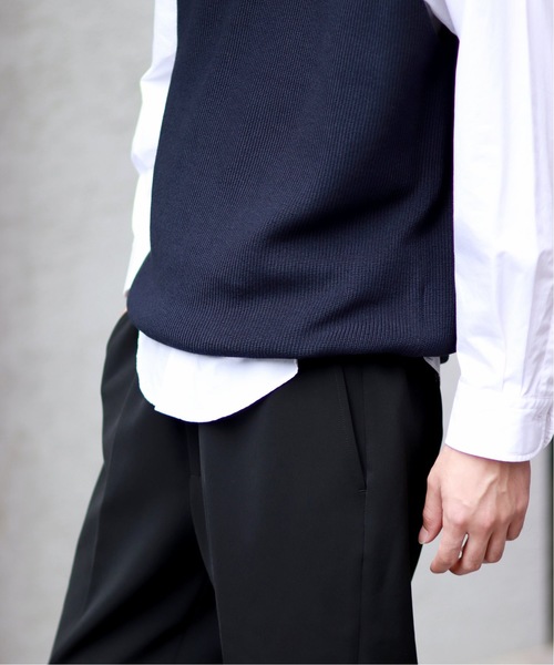 EDIFICE(エディフィス)の「コットン×アクリル クルーネック ベスト(ベスト・メンズ・ベージュ/ネイビー・SMALL/MEDIUM/LARGE/FREE)」の17枚目の写真