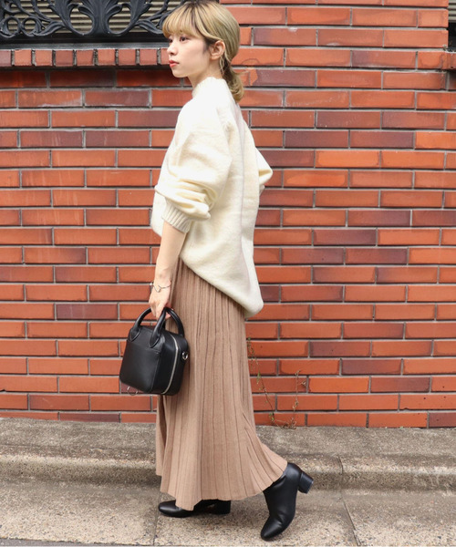 tiptop(ティップトップ)の「もちもちラグランハイネックニット(ニット/セーター・レディース・ベージュ/パープル/サックスブルー/アイボリー/グレイッシュベージュ/ブラック/モカ/ブルー/グリーン/ダークブルー/グリーン系その他/ライトブルー・FREE)」の16枚目の写真