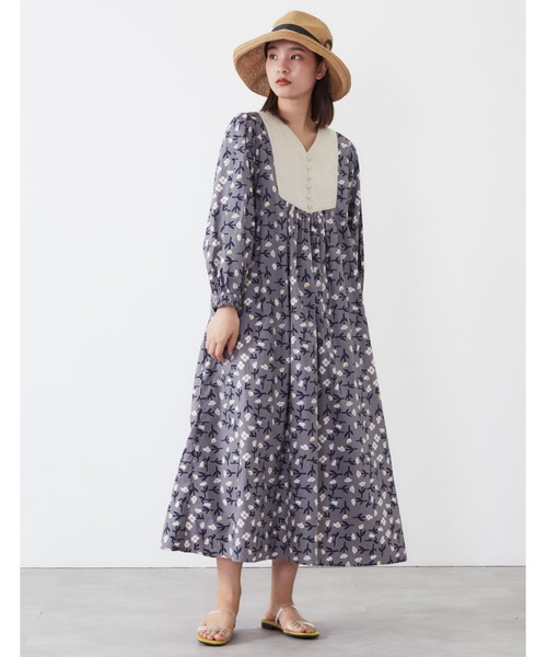 POU DOU DOU（プードゥドゥ）の「フラワープリント別地ヨークギャザーワンピース（ワンピース・レディース・ネイビー/ダークグレー・3）」の2枚目の写真