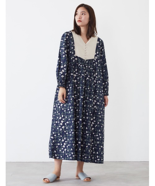 POU DOU DOU（プードゥドゥ）の「フラワープリント別地ヨークギャザーワンピース（ワンピース・レディース・ネイビー/ダークグレー・3）」の5枚目の写真