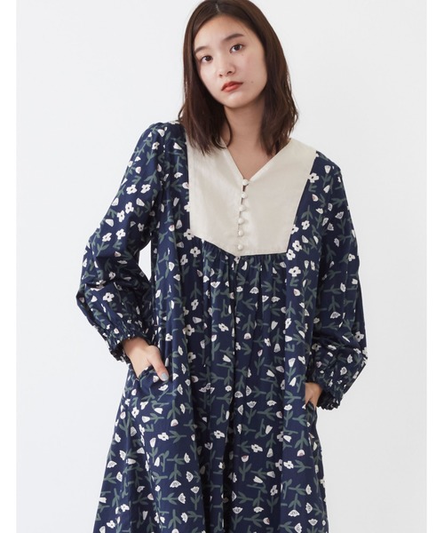 POU DOU DOU（プードゥドゥ）の「フラワープリント別地ヨークギャザーワンピース（ワンピース・レディース・ネイビー/ダークグレー・3）」の8枚目の写真