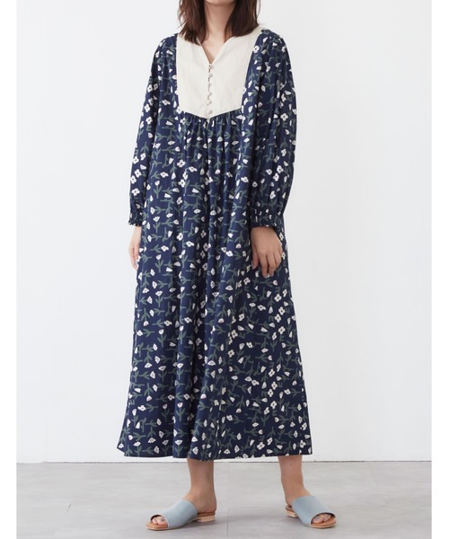 POU DOU DOU（プードゥドゥ）の「フラワープリント別地ヨークギャザーワンピース（ワンピース・レディース・ネイビー/ダークグレー・3）」の15枚目の写真