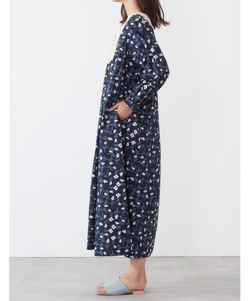 POU DOU DOU（プードゥドゥ）の「フラワープリント別地ヨークギャザーワンピース（ワンピース・レディース・ネイビー/ダークグレー・3）」の16枚目の写真