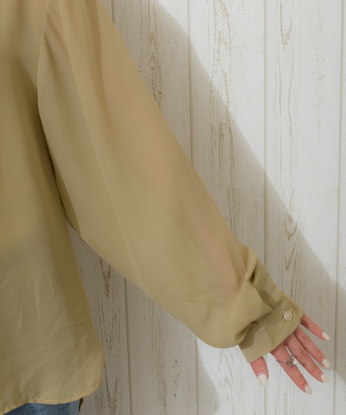 SpRay（スプレイ）の「バンドカラ－サイドスリットシャツ（シャツ/ブラウス・レディース・ホワイト/ブラック/ライトカーキ/グレイッシュベージュ・FREE）」の8枚目の写真