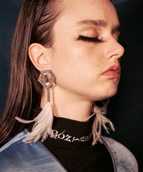 PAMEO POSE（パメオポーズ）の「Swing Feather Pierce（ピアス