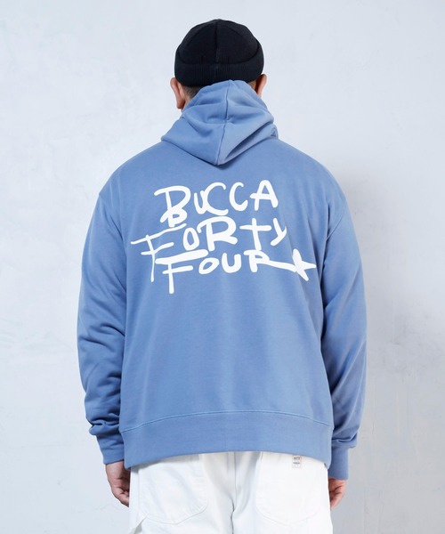 BUCCA 44（ブッカフォーティーフォー）の「【BUCCA 44】手書きテイストロゴプルオーバーパーカー（パーカー・メンズ・ブラック/サックスブルー・MEDIUM/LARGE/X-LARGE/XX-LARGE/XXX-LARGE）」の11枚目の写真