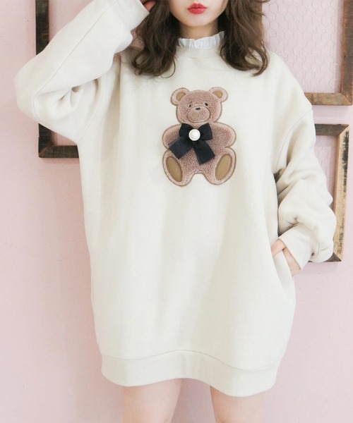 ROJITA(ロジータ)の「ブローチ付きクマトレーナー(スウェット・レディース・ブラック/ピンク/ベージュ・FREE)」の11枚目の写真