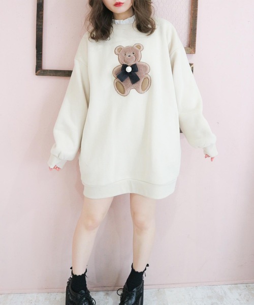 ROJITA(ロジータ)の「ブローチ付きクマトレーナー(スウェット・レディース・ブラック/ピンク/ベージュ・FREE)」の17枚目の写真