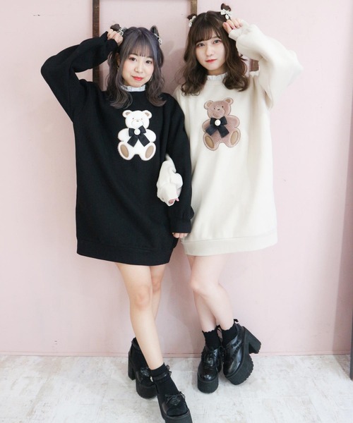 ROJITA(ロジータ)の「ブローチ付きクマトレーナー(スウェット・レディース・ブラック/ピンク/ベージュ・FREE)」の7枚目の写真