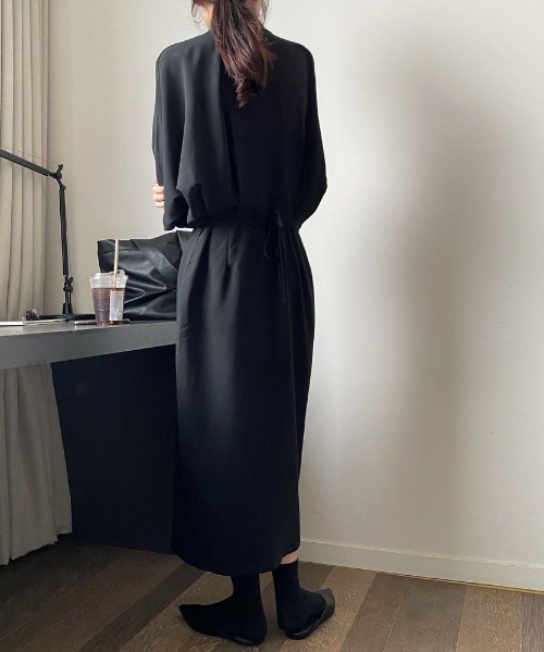 ABITOKYO（アビトーキョー）の「ボリューム袖ウエストタックシャツロングワンピース（ワンピース・レディース・ブラック/ベージュ/ダークグリーン/ブラウン/ブルーグレー/グレー/ボルドー/ネイビー・FREE）」の22枚目の写真