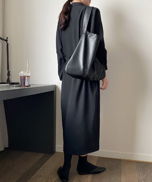 ABITOKYO（アビトーキョー）の「ボリューム袖ウエストタックシャツロングワンピース（ワンピース・レディース・ブラック/ベージュ/ダークグリーン/ブラウン/ブルーグレー/グレー/ボルドー/ネイビー・FREE）」の16枚目の写真