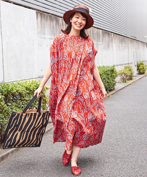 チャイハネ（チャイハネ）の「【チャイハネ】yul リーフ柄フレンチスリーブワンピース（ワンピース・レディース・ブラック/レッド/ホワイト・FREE）」の3枚目の写真