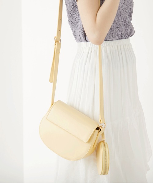OLIVE des OLIVE（オリーブデオリーブ）の「サークルポーチ付ショルダー（ショルダーバッグ・レディース・オフホワイト/イエロー/ベージュ/ダークブラウン・FREE）」の16枚目の写真