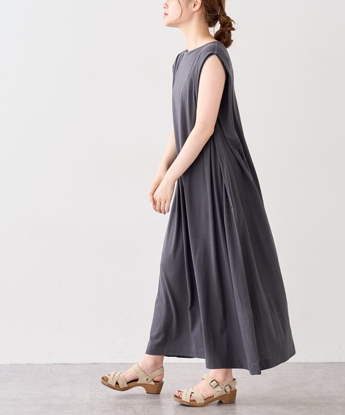 PUAL CE CIN（ピュアルセシン）の「【WEB限定】バックプリントノースリーブワンピース（チュニック・レディース・チャコール/ライトベージュ/オリーブ系/ピンク系その他・FREE）」の2枚目の写真