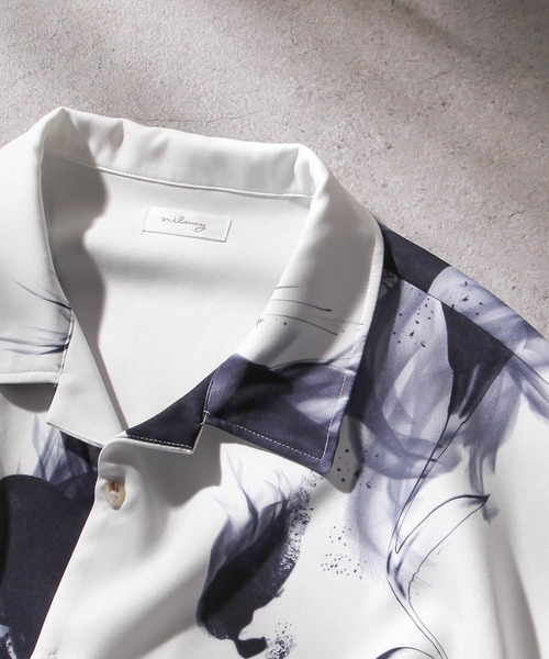 NILWAY（ニルウェイ）の「"Lily & Rose" Drape Oversize Shirt / 百合柄&薔薇柄ドレープオーバーサイズシャツ（シャツ/ブラウス・メンズ・ブラック×ホワイト/ブラック×レッド/ホワイト×ブラック/ホワイト×パープル/ブラック系/ホワイト×ブルー/ホワイト系/ブラック系1/ブラック×ブルー・LARGE/MEDIUM/SMALL/X-LARGE）」の21枚目の写真