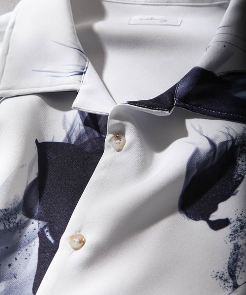 NILWAY（ニルウェイ）の「"Lily & Rose" Drape Oversize Shirt / 百合柄&薔薇柄ドレープオーバーサイズシャツ（シャツ/ブラウス・メンズ・ブラック×ホワイト/ブラック×レッド/ホワイト×ブラック/ホワイト×パープル/ブラック系/ホワイト×ブルー/ホワイト系/ブラック系1/ブラック×ブルー・LARGE/MEDIUM/SMALL/X-LARGE）」の22枚目の写真