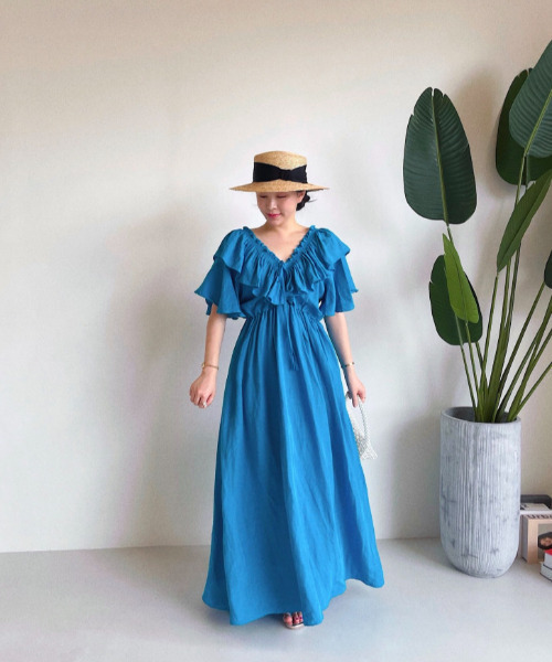 emi+（エミプラス）の「Vネックフリルロングワンピース（ワンピース