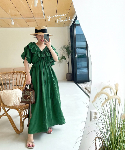 emi+（エミプラス）の「Vネックフリルロングワンピース（ワンピース・レディース・ブラック/ブルー/グリーン・FREE）」の13枚目の写真