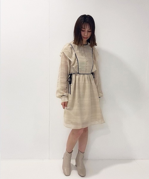 ADIRA（アディラ）の「シアーチェックフリルワンピ（ワンピース・レディース・チャコールグレー/ベージュ・MEDIUM）」の6枚目の写真