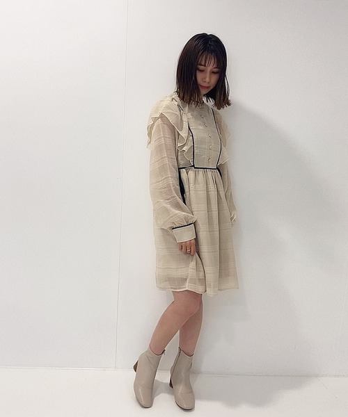 ADIRA（アディラ）の「シアーチェックフリルワンピ（ワンピース・レディース・チャコールグレー/ベージュ・MEDIUM）」の3枚目の写真
