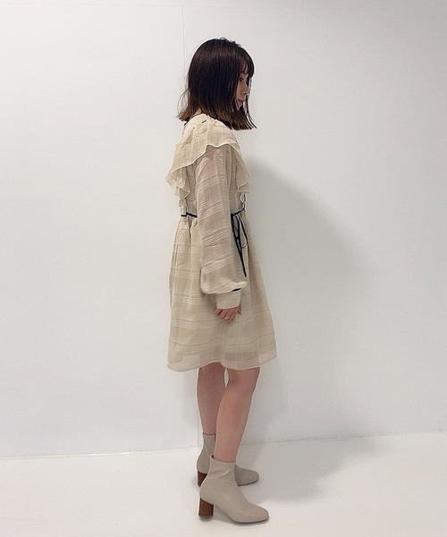 ADIRA（アディラ）の「シアーチェックフリルワンピ（ワンピース・レディース・チャコールグレー/ベージュ・MEDIUM）」の11枚目の写真