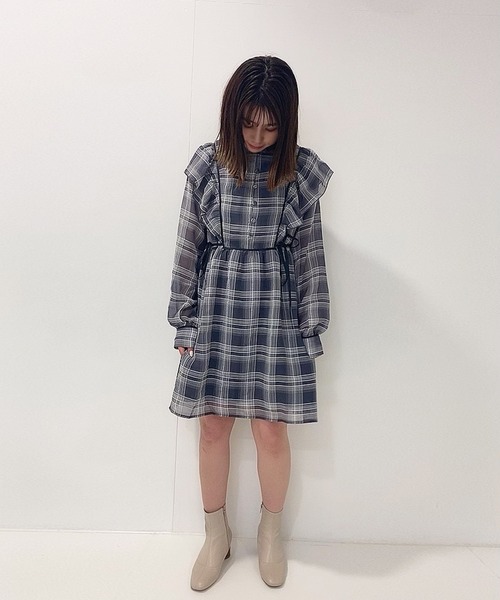 ADIRA（アディラ）の「シアーチェックフリルワンピ（ワンピース・レディース・チャコールグレー/ベージュ・MEDIUM）」の8枚目の写真