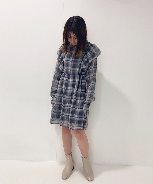 ADIRA（アディラ）の「シアーチェックフリルワンピ（ワンピース・レディース・チャコールグレー/ベージュ・MEDIUM）」の9枚目の写真