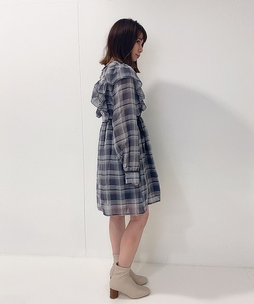 ADIRA（アディラ）の「シアーチェックフリルワンピ（ワンピース・レディース・チャコールグレー/ベージュ・MEDIUM）」の10枚目の写真