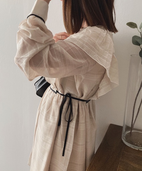 ADIRA（アディラ）の「シアーチェックフリルワンピ（ワンピース・レディース・チャコールグレー/ベージュ・MEDIUM）」の18枚目の写真