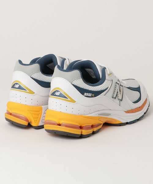 NEW BALANCE（ニューバランス）の「M2002R（スニーカー・メンズ・ホワイト系・24.0cm/24.5cm/27.0cm/27.5cm/25.5cm/28.0cm/23.0cm/25.0cm/26.5cm/29.0cm/23.5cm/26.0cm/22.5cm/28.5cm）」の2枚目の写真