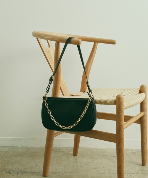 VIS（ビス）の「斜めがけもできる、マルチWAYチェーンバック（ショルダーバッグ・レディース・グリーン/ベージュ系その他/ブラック・FREE）」の2枚目の写真