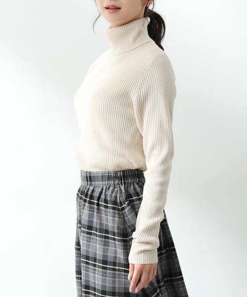 Honeys（ハニーズ）の「あったかリブ編タートル（ニット/セーター・レディース・ライトベージュ/モカ/レッド/ブルー/ブラック/杢グレー/ブラウン/アイボリー/イエロー・LL/L/S/M）」の7枚目の写真