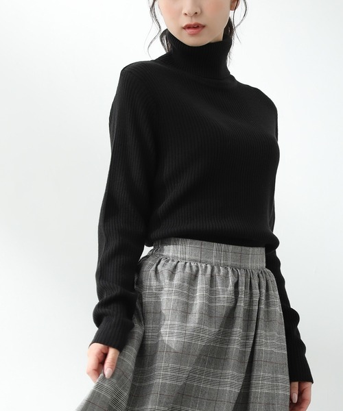 Honeys（ハニーズ）の「あったかリブ編タートル（ニット/セーター・レディース・ライトベージュ/モカ/レッド/ブルー/ブラック/杢グレー/ブラウン/アイボリー/イエロー・LL/L/S/M）」の3枚目の写真