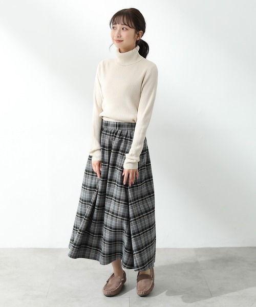 Honeys（ハニーズ）の「あったかリブ編タートル（ニット/セーター・レディース・ライトベージュ/モカ/レッド/ブルー/ブラック/杢グレー/ブラウン/アイボリー/イエロー・LL/L/S/M）」の13枚目の写真