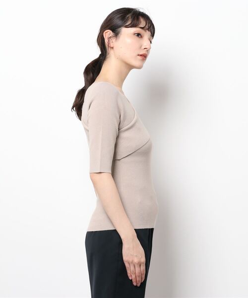 AZUL by moussy（アズールバイマウジー）の「ASYMMETRY CROSS KNIT TOPS/アシンメトリークロスニットトップス（ニット/セーター・レディース・グリーン/マジェンタ/ブラック/ライトベージュ・MEDIUM/SMALL）」の5枚目の写真