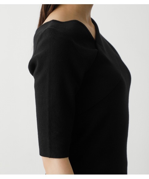 AZUL by moussy（アズールバイマウジー）の「ASYMMETRY CROSS KNIT TOPS/アシンメトリークロスニットトップス（ニット/セーター・レディース・グリーン/マジェンタ/ブラック/ライトベージュ・MEDIUM/SMALL）」の14枚目の写真