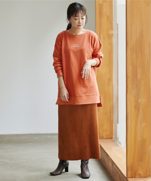 titivate(ティティベイト)の「ミニ裏毛カットソーロゴトップス(Tシャツ/カットソー・レディース・アイボリー/グレイッシュベージュ/ブラック/オレンジ・FREE)」の7枚目の写真