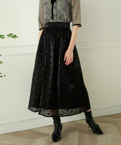 Leja(レジャ)の「オーガンジー刺繍花柄フレアスカート(スカート・レディース・ブラック/ベージュ・SMALL/MEDIUM)」の2枚目の写真