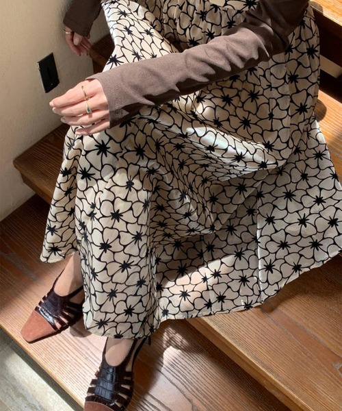 Leja(レジャ)の「オーガンジー刺繍花柄フレアスカート(スカート・レディース・ブラック/ベージュ・SMALL/MEDIUM)」の17枚目の写真