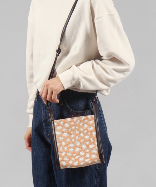 niko and...（ニコアンド）の「オリジナル刺繍スクエアショルダーバッグ（ショルダーバッグ・レディース・ブラック/その他1/ベージュ・0）」の5枚目の写真