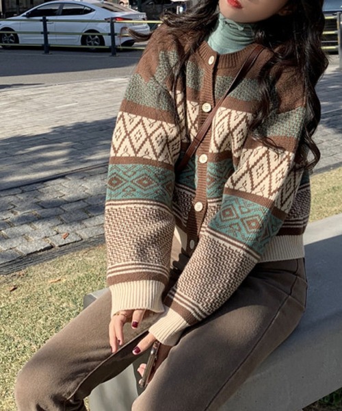 meJane(ミージェーン)の「ジオメトリック柄クルーネックニットカーディガン(カーディガン/ボレロ・レディース・ブラウン/グレー・FREE)」の12枚目の写真